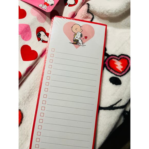 Snoopy super soft 50 by 70s plush throw valentines bundle/lot two kitchen towels - Picture 8 of 10